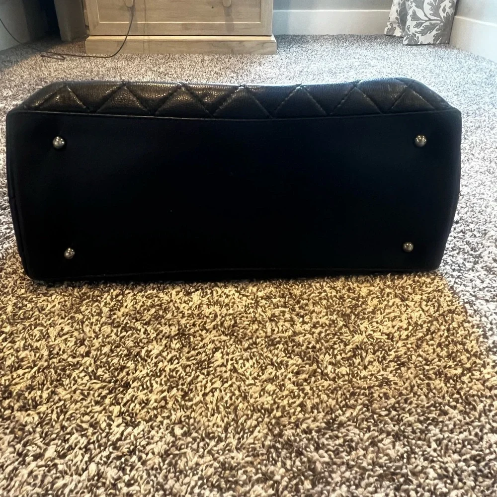 Chanel Caviar Large Be Tote- 100% authentic east west style - Picture 5 of 12